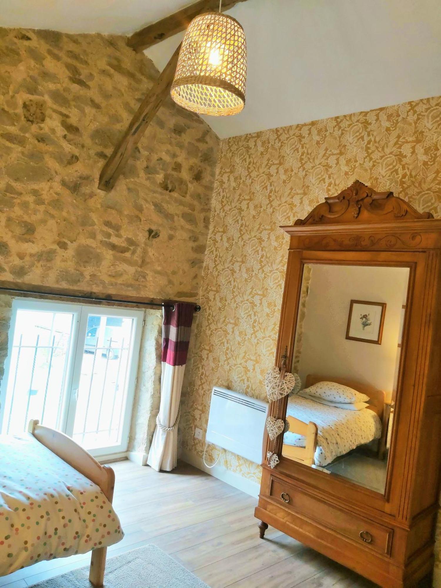 Beautiful 2 Bed With Swimming Pool * Pageas
