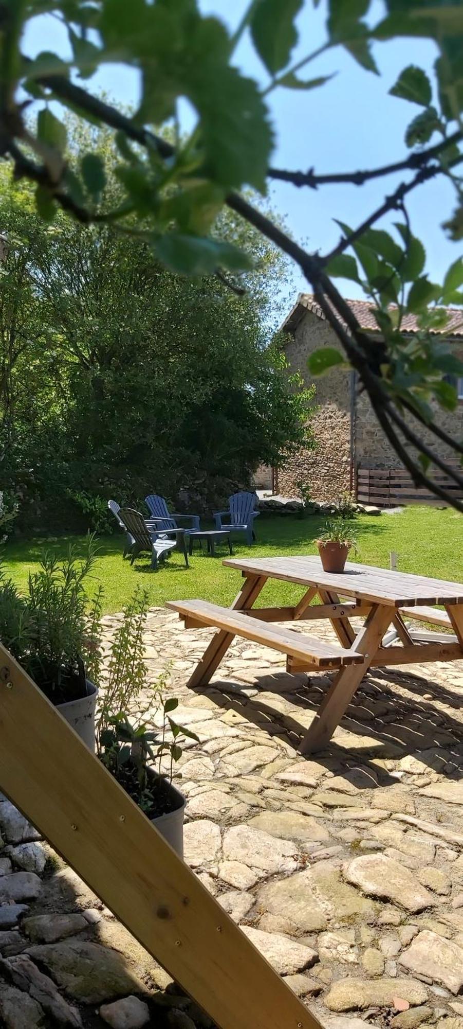 Beautiful 2 Bed With Swimming Pool *